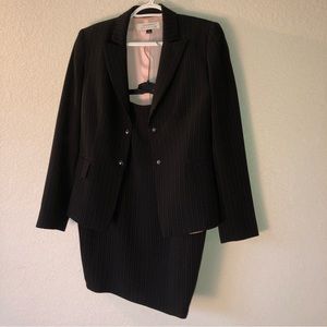 Tahari Arthur S. Levine Black and Pink Skirt Suit Set